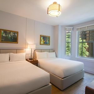 Deluxe 2 Queen Beds